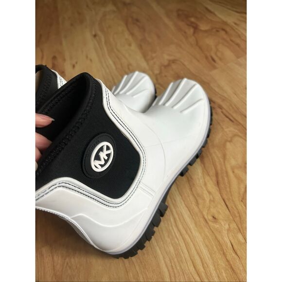 Michael Kors Tucker Rainboot - signature boot *NEW* - Ladies Size 10 no box tran - Picture 4 of 8